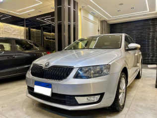 سكودا اوكتافيا 2015 فضي أوتوماتيك مستعملة للبيع في القاهرة الكبرى ( القاهرة - الجيزة)