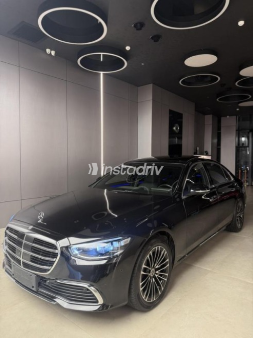 مرسيدس S 450 2023 أسود أوتوماتيك مستعملة للبيع في القاهرة - 1