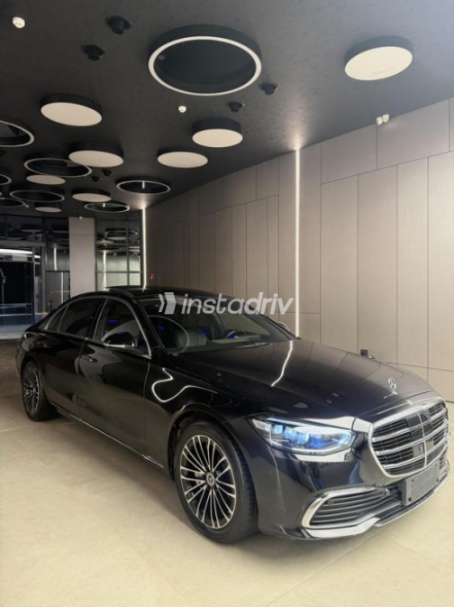 مرسيدس S 450 2023 أسود أوتوماتيك مستعملة للبيع في القاهرة - 2