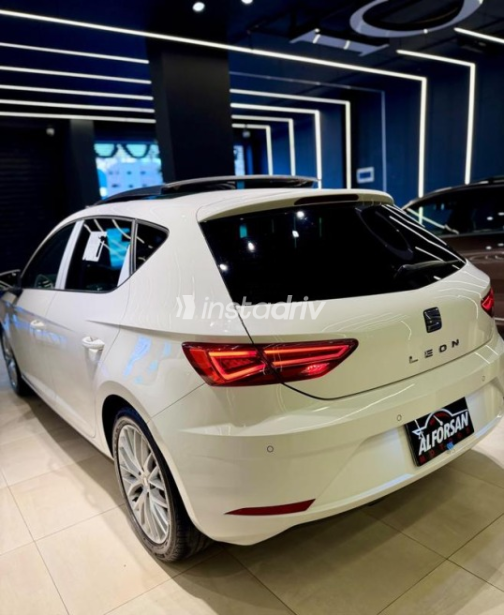 Seat Leon 2020 White Automatic Used for Sale in Damietta - 7