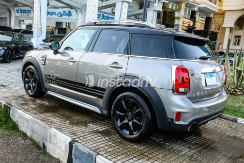 Mini Country man 2019 Gray Automatic Used for Sale in Madinaty - 4