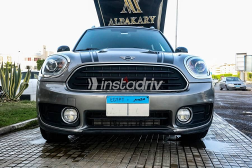 Mini Country man 2019 Gray Automatic Used for Sale in Madinaty - 5