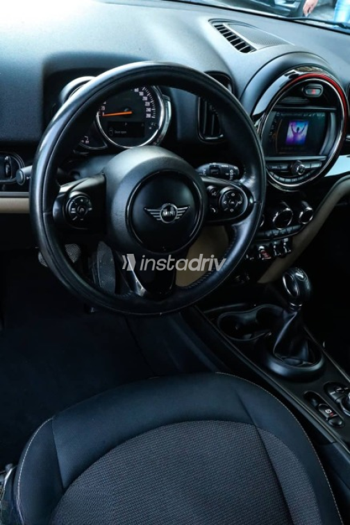 Mini Country man 2019 Gray Automatic Used for Sale in Madinaty - 9