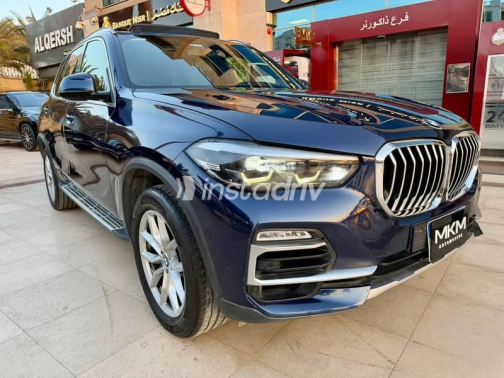 بي ام دبليو X5 2020 أزرق غامق أوتوماتيك مستعملة للبيع في القاهرة - 2