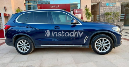 بي ام دبليو X5 2020 أزرق غامق أوتوماتيك مستعملة للبيع في القاهرة - 5