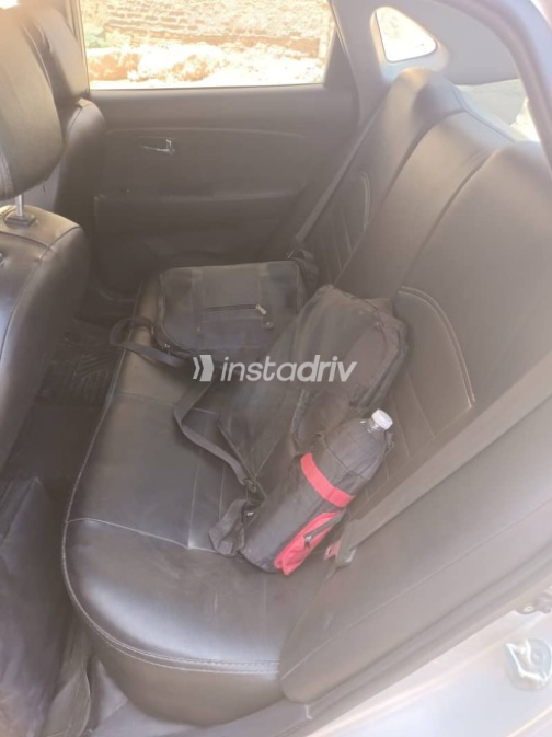 Hyundai Elantra 2022 Silver Automatic Used for Sale in Mohandessin - 9