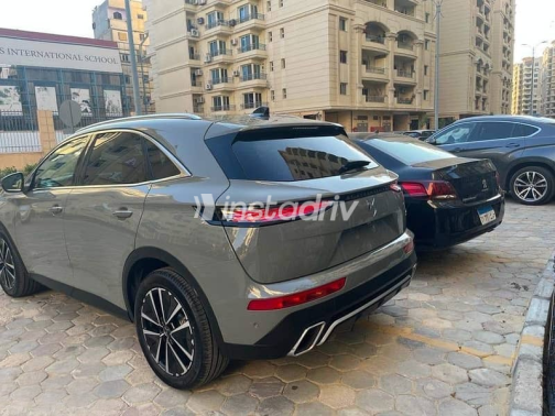 دى اس DS7 2023 رمادي أوتوماتيك مستعملة للبيع في القاهرة - 1