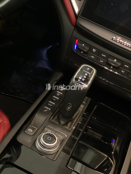 مازيراتي جيبلي 2019 رمادي أوتوماتيك مستعملة للبيع في مصر الجديدة - 10
