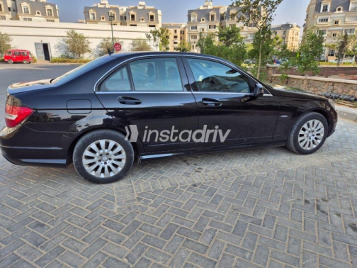 مرسيدس C 250 2010 أسود أوتوماتيك مستعملة للبيع في القاهرة - 4