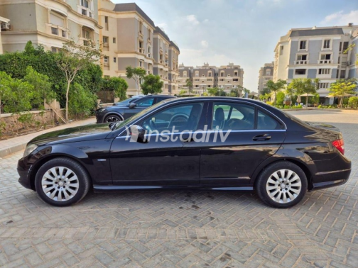 مرسيدس C 250 2010 أسود أوتوماتيك مستعملة للبيع في القاهرة - 5