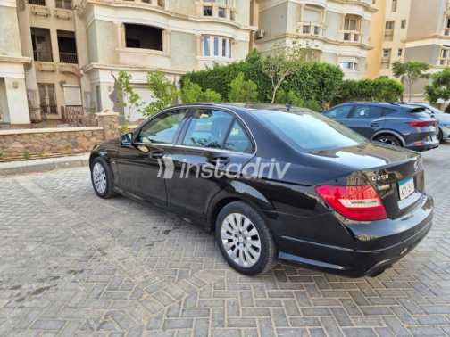 مرسيدس C 250 2010 أسود أوتوماتيك مستعملة للبيع في القاهرة - 6