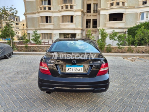 مرسيدس C 250 2010 أسود أوتوماتيك مستعملة للبيع في القاهرة - 7