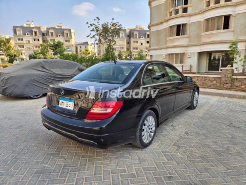 مرسيدس C 250 2010 أسود أوتوماتيك مستعملة للبيع في القاهرة - 8