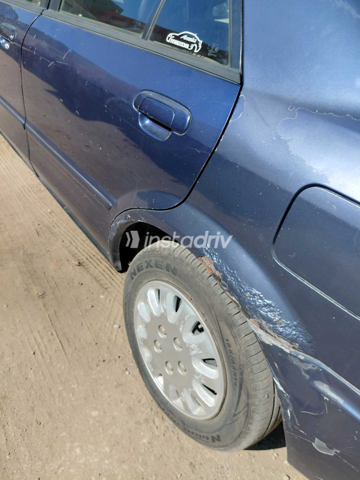 مازدا 323 2002 أزرق يدوي مستعملة للبيع في بورسعيد - 5
