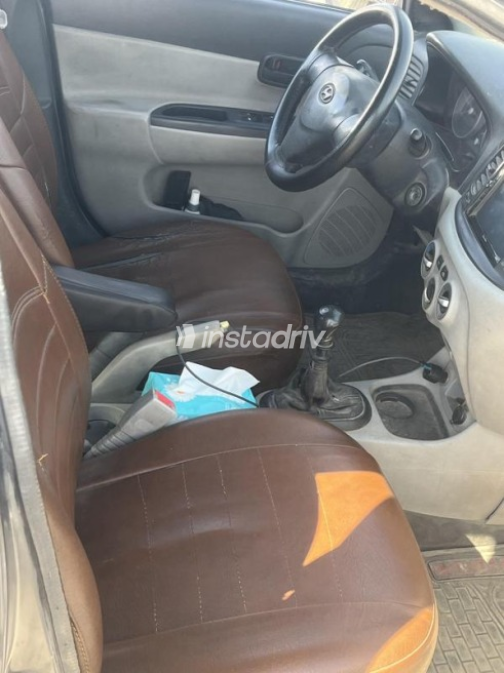 Hyundai Accent 2011 Dark Gray Manual Used for Sale in Cairo - 4