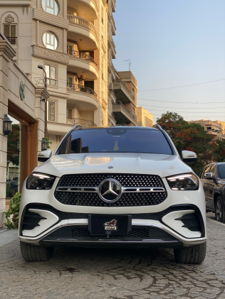 Mercedes GLE 450 2025 White Automatic Used for Sale in Heliopolis
