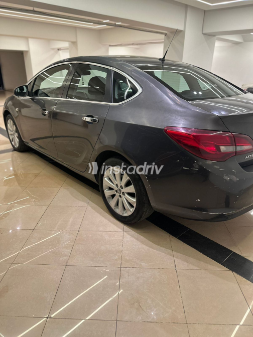 Opel Astra 2016 Dark Gray Automatic Used for Sale in Heliopolis - 3
