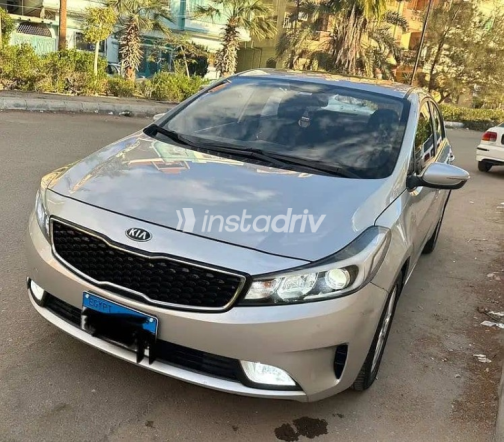 Kia Cerato 2018 Silver Automatic Used for Sale in Nasr city - 4