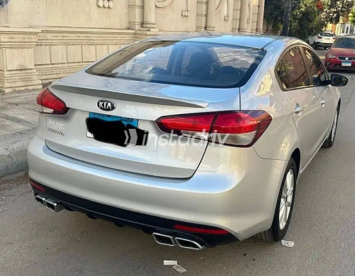 Kia Cerato 2018 Silver Automatic Used for Sale in Nasr city - 7