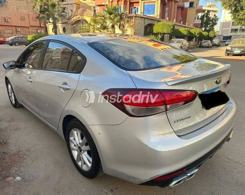 Kia Cerato 2018 Silver Automatic Used for Sale in Nasr city - 10