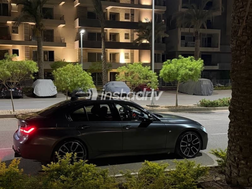 بي ام دبليو 318 2018 رمادي أوتوماتيك مستعملة للبيع في القاهرة - 10