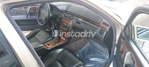 مرسيدس E 240 1999 ذهبي أوتوماتيك مستعملة للبيع في المنصورة - 1