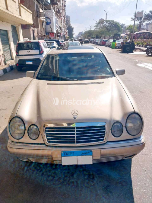 مرسيدس E 240 1999 ذهبي أوتوماتيك مستعملة للبيع في المنصورة - 2