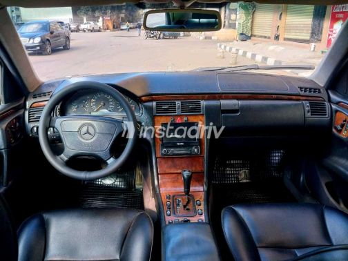 مرسيدس E 240 1999 ذهبي أوتوماتيك مستعملة للبيع في المنصورة - 3