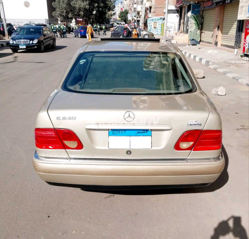 مرسيدس E 240 1999 ذهبي أوتوماتيك مستعملة للبيع في المنصورة - 5
