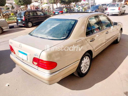 مرسيدس E 240 1999 ذهبي أوتوماتيك مستعملة للبيع في المنصورة - 7