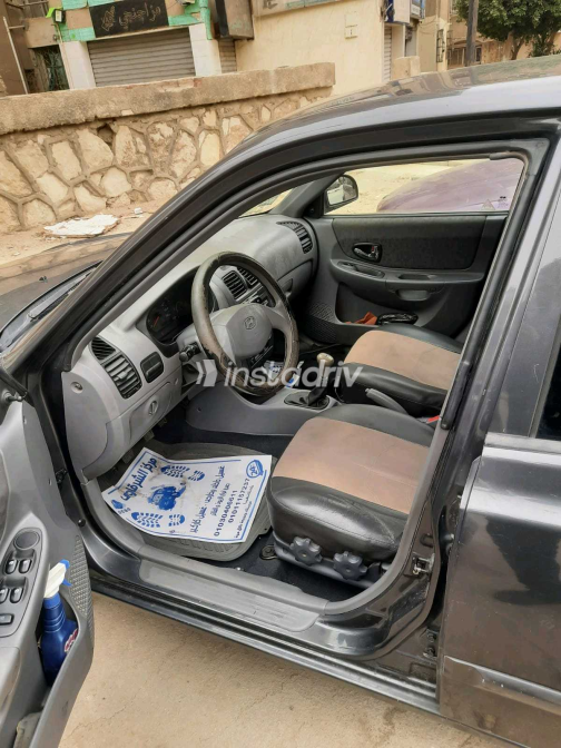 Hyundai Verna 2017 Gray Manual Used for Sale in Nasr city - 2