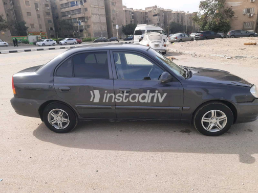 Hyundai Verna 2017 Gray Manual Used for Sale in Nasr city - 3