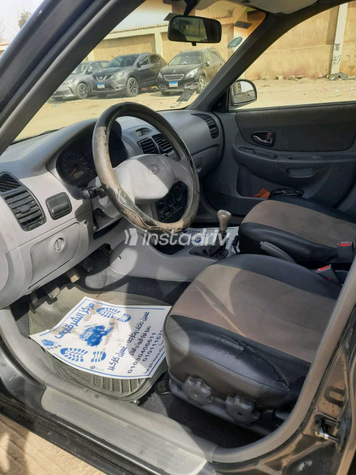 Hyundai Verna 2017 Gray Manual Used for Sale in Nasr city - 5