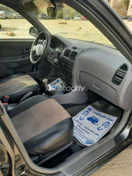 Hyundai Verna 2017 Gray Manual Used for Sale in Nasr city - 6