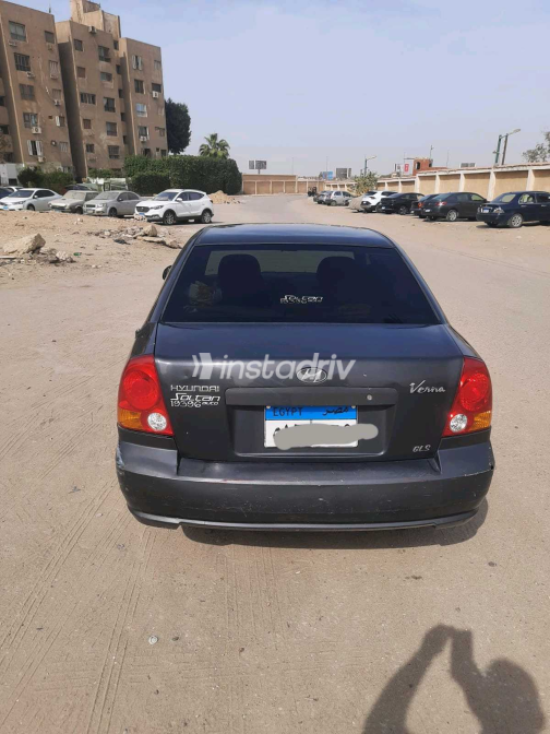 Hyundai Verna 2017 Gray Manual Used for Sale in Nasr city - 9
