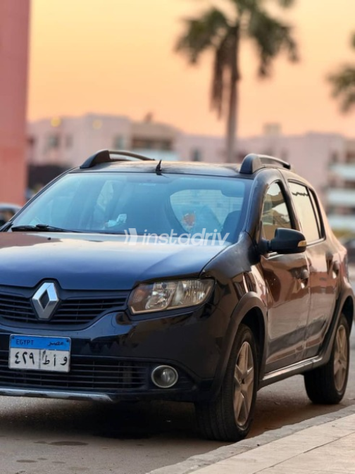 Renault Sandero Step Way 2016 Black Automatic Used for Sale in Cairo - 2