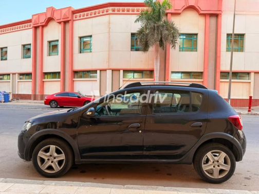 Renault Sandero Step Way 2016 Black Automatic Used for Sale in Cairo - 4