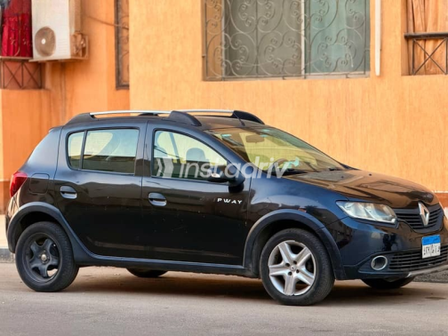 Renault Sandero Step Way 2016 Black Automatic Used for Sale in Cairo - 6
