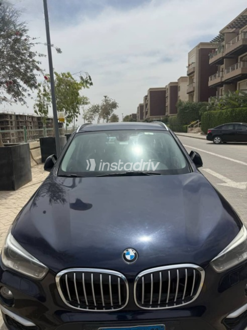 بي ام دبليو X1 2018 أزرق غامق أوتوماتيك مستعملة للبيع في الجيزة - 1