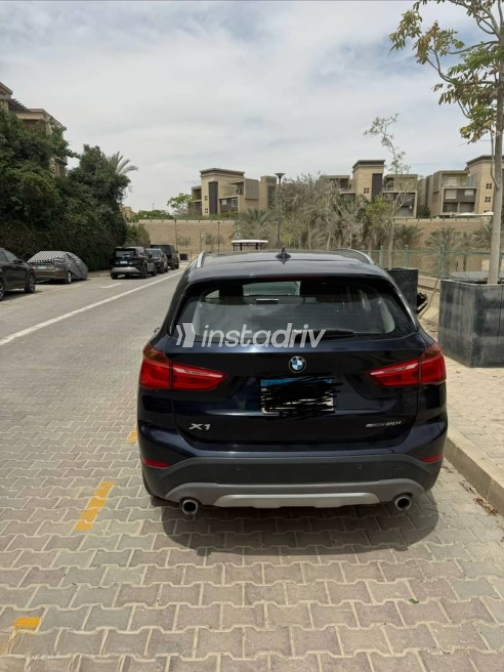بي ام دبليو X1 2018 أزرق غامق أوتوماتيك مستعملة للبيع في الجيزة - 3