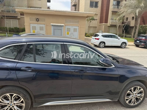بي ام دبليو X1 2018 أزرق غامق أوتوماتيك مستعملة للبيع في الجيزة - 4
