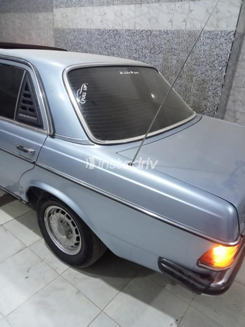 Mercedes E 200 1977 Gray Automatic Used for Sale in Qalyubia - 3