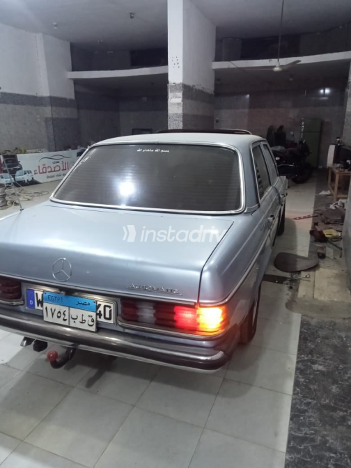 Mercedes E 200 1977 Gray Automatic Used for Sale in Qalyubia - 6