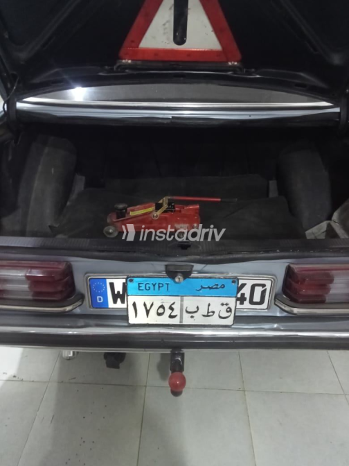 Mercedes E 200 1977 Gray Automatic Used for Sale in Qalyubia - 7