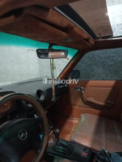Mercedes E 200 1977 Gray Automatic Used for Sale in Qalyubia - 8