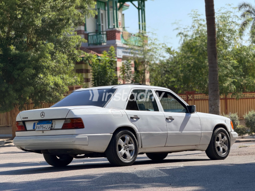 Mercedes E 200 1986 White Automatic Used for Sale in Ismailia - 2