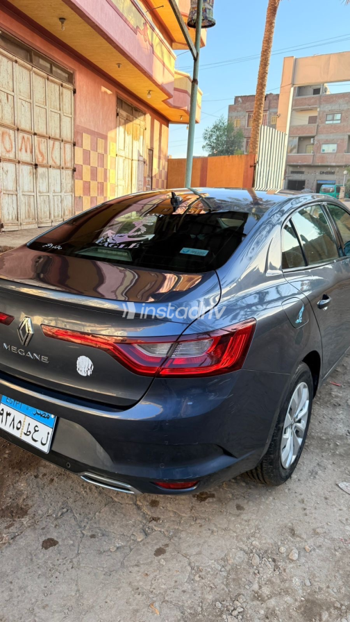 رينو ميجان 2022 رمادي CVT مستعملة للبيع في القاهرة الكبرى ( القاهرة - الجيزة) - 3