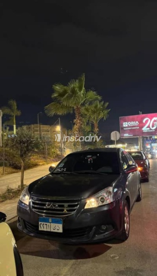 شيرى انفى 2017 أزرق غامق يدوي مستعملة للبيع في الجيزة - 1