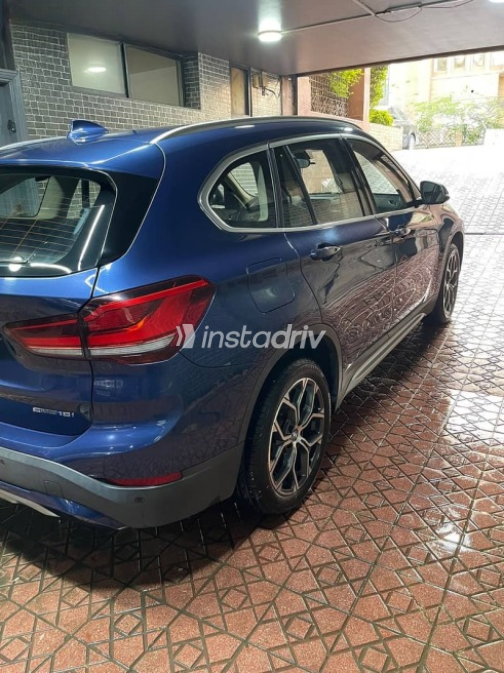 بي ام دبليو X1 2021 أزرق غامق أوتوماتيك مستعملة للبيع في القاهرة - 3