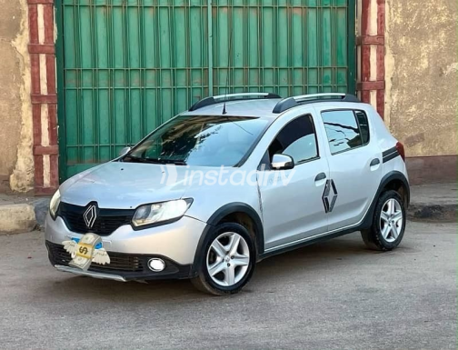 Renault Sandero Step Way 2015 Silver Automatic Used for Sale in Downtown - 3